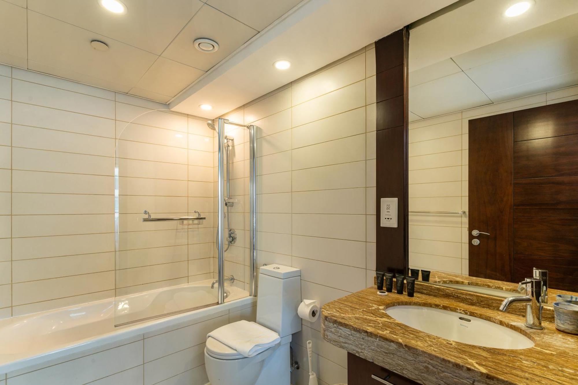 Chic 2Br Apartment, Prime Location Near Dubai Mall - Allsopp&Allsopp Dış mekan fotoğraf